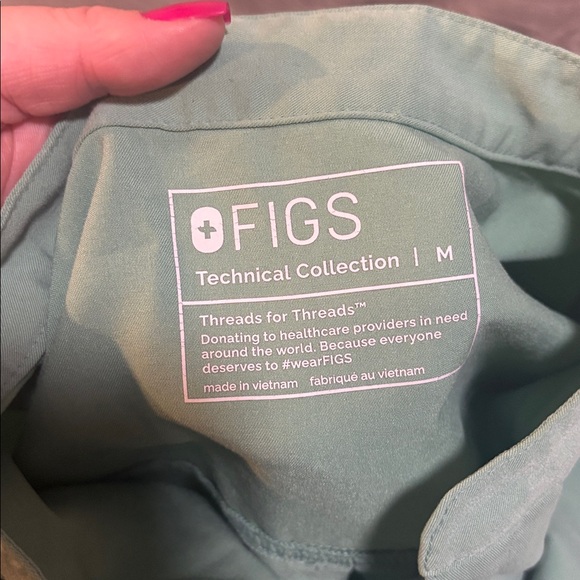 FIGS Rafaela Oversized Scrub Top - Picture 2 of 4